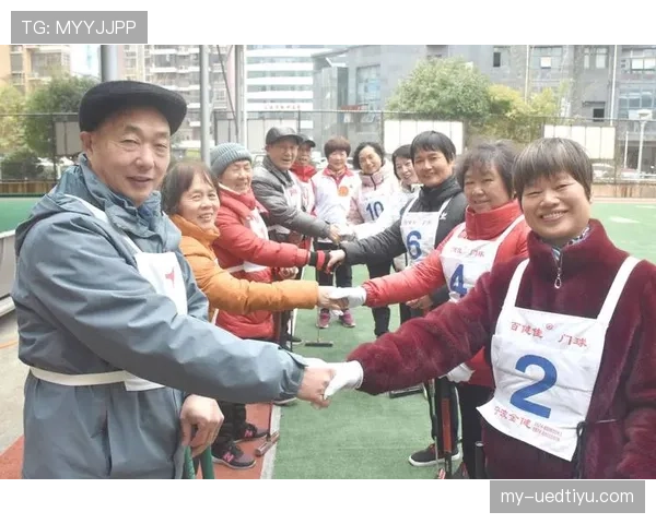 球门球规则：球踢动即为比赛开始，无需出禁区